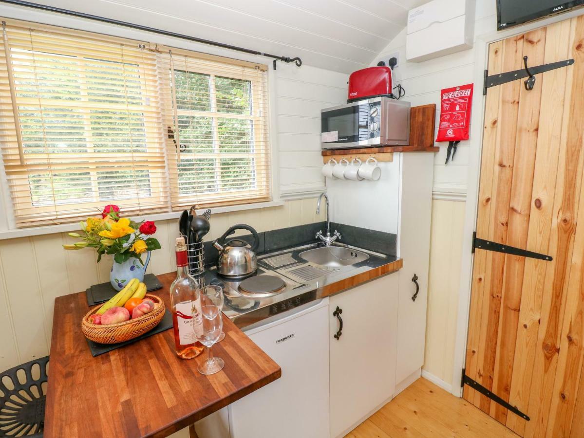 Shepherds Hut - The Crook * Milford Haven