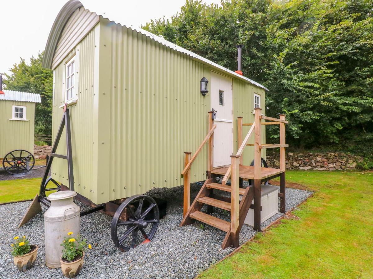 Shepherds Hut - The Crook *